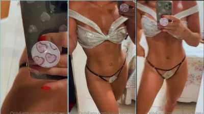 Lais display hot in the mirror filming