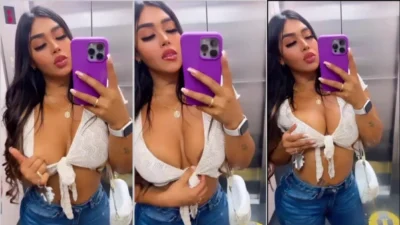 Sexy and naughty, Andreamolina records a video in the mirror