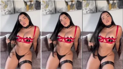 DJ Yenifer Dreams very sexy filming on the couch