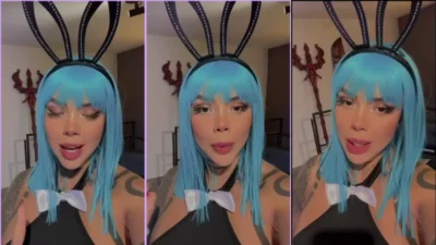 Delettraaooficial dressed as a sexy bunny while talking to the camera