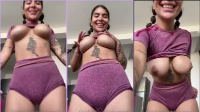 Jois Ramirez took her breasts out of the blouse